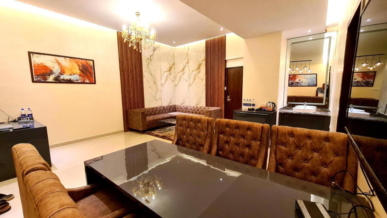 Galaxy Club & Hotel Bijāpur Εξωτερικό φωτογραφία